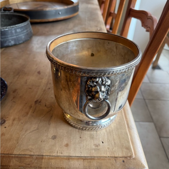 Other - Silver plated Lion Head Ice Bucket planter vase